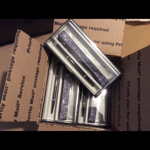 **FASHIONABLE GIFTS** Pineapple Top Pen Sets! - Picture 4 of 6